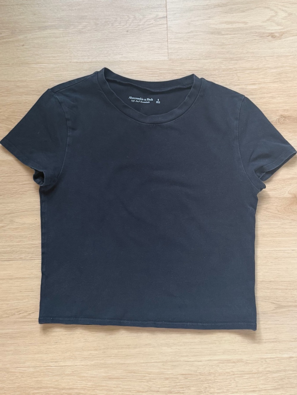 Abercrombie & Fitch Black Short-Sleeve Cropped Crewneck Tee